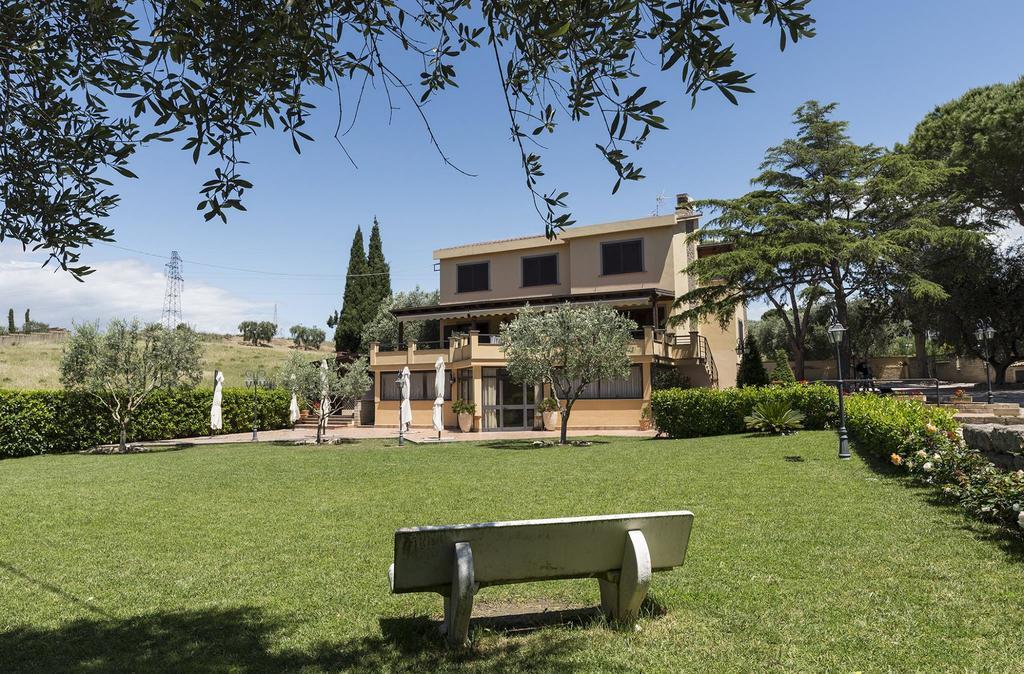 Bed And Breakfast La Corte Degli Ulivi Civitavecchia Luaran gambar