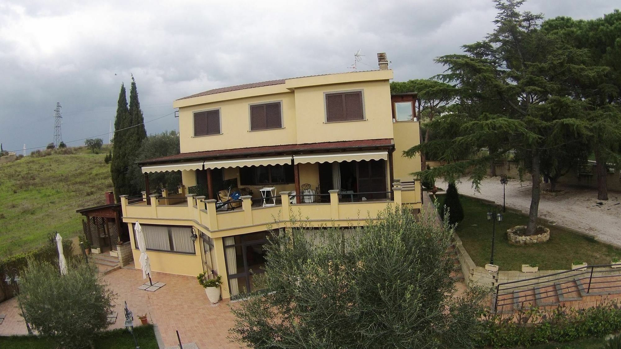 Bed And Breakfast La Corte Degli Ulivi Civitavecchia Luaran gambar