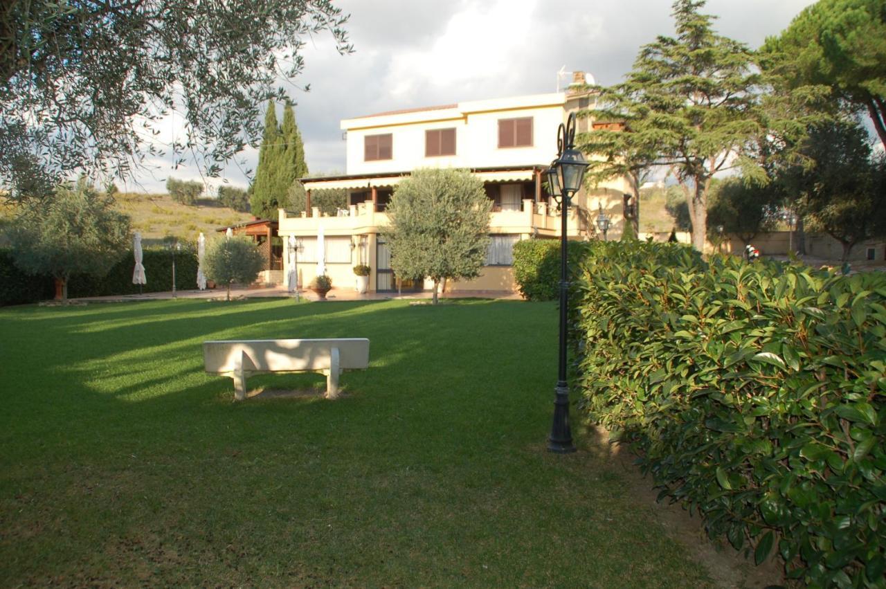 Bed And Breakfast La Corte Degli Ulivi Civitavecchia Luaran gambar
